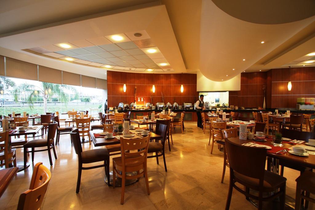 Hotel Mercury Inn Queretaro Bagian luar foto