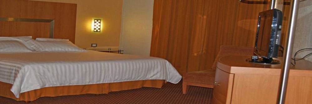 Hotel Mercury Inn Queretaro Bagian luar foto