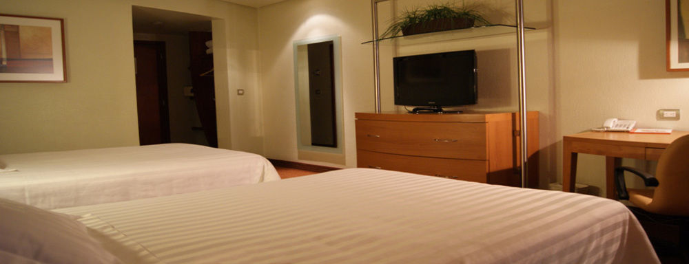 Hotel Mercury Inn Queretaro Bagian luar foto