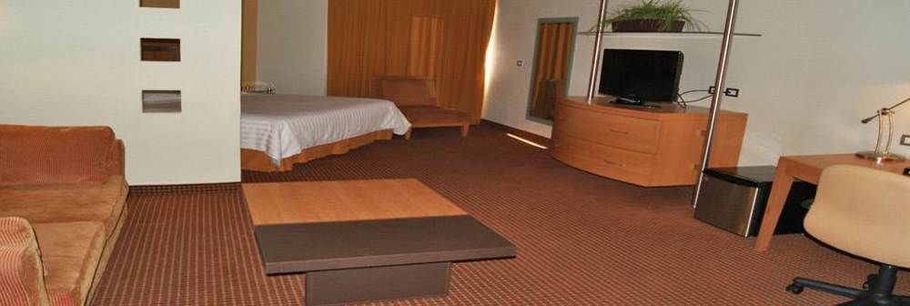 Hotel Mercury Inn Queretaro Bagian luar foto