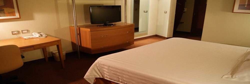 Hotel Mercury Inn Queretaro Bagian luar foto