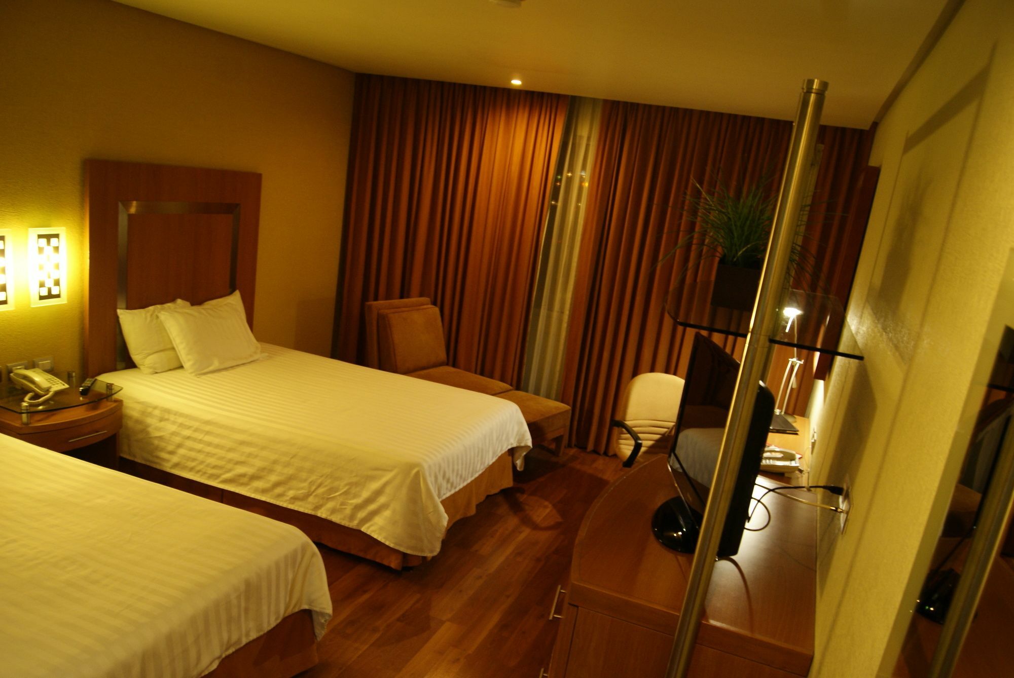 Hotel Mercury Inn Queretaro Bagian luar foto
